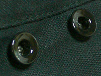 エナメル塗装を施した「真鍮製ドーナツ型ボタン」